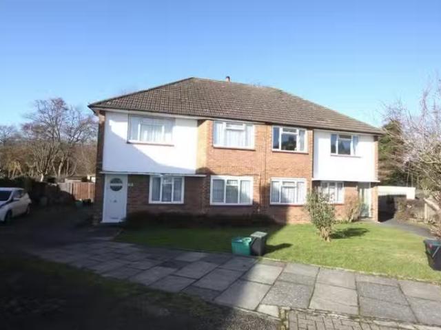 Rental! 1 BA 2 bedroom flat for rent in Derwent Drive, Crofton.