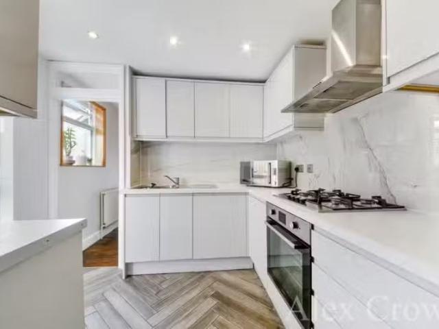 Charming 1 BA 2 bedroom flat for rent in Forest Road, Leytonst.
