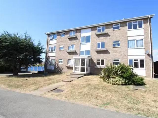 Nice 1 BA 2 bedroom flat for rent in Gatefield Court, Gatefiel.