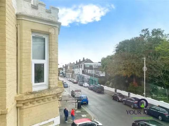 Unique 1 BA 2 bedroom flat for rent in High Street, Broadstair.