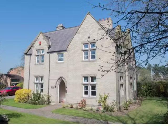 Rental! 1 BA 2 bedroom flat for rent in Ivy Croft, Darlington.