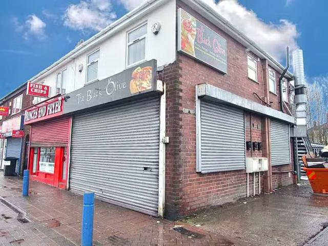 Unique 1 BA 2 bedroom flat for rent in Princes End High Street.