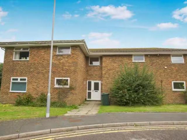 Charming 1 BA 2 bedroom flat for rent in Rushlake Crescent, Ea.