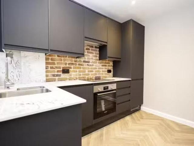 Rental! 1 BA 2 bedroom flat for rent in Richmond Hill, Bournem.