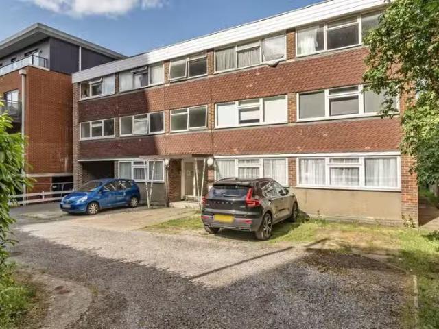 Rental! 1 BA 2 bedroom flat for rent in St. Johns Road, Harrow.