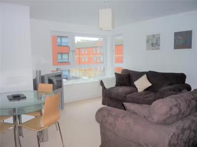 For Rent! 1 BA 2 bedroom flat for rent in Salamander Court, Ed.