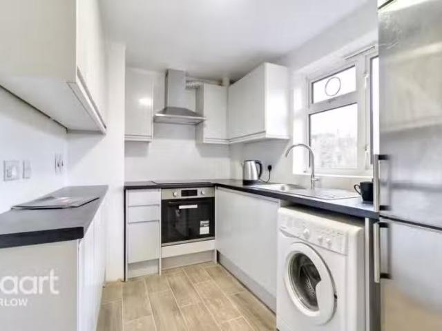 Charming 1 BA 2 bedroom flat for rent in Spring Hill, Harlow.
