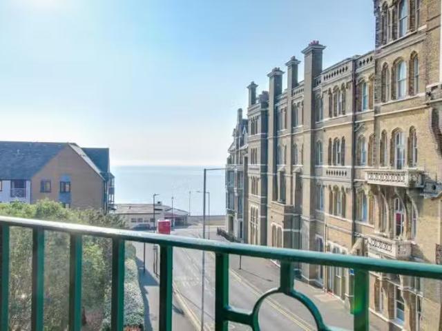 Nice 1 BA 2 bedroom flat for rent in Victoria Road, Ramsgate.