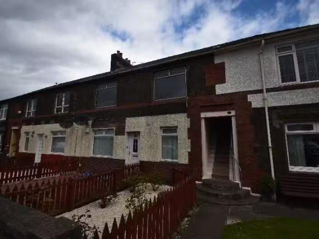 Deal! 1 BA 2 bedroom flat for rent in Waggon Road, Ayr, South.