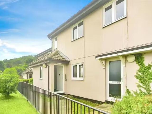 Unique 1 BA 2 bedroom flat for rent in Westbury Road, Dover, K.