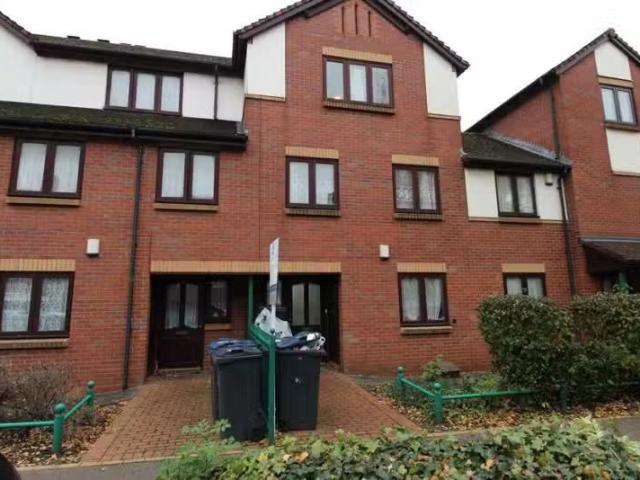 For Rent! 1 BA 2 bedroom flat share for rent in Bodmin Grove.