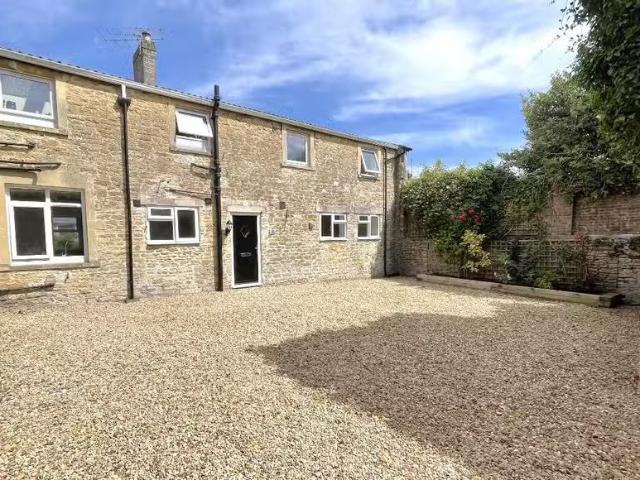 Rental! 1 BA 2 bedroom ground floor flat for rent in Welshmill.