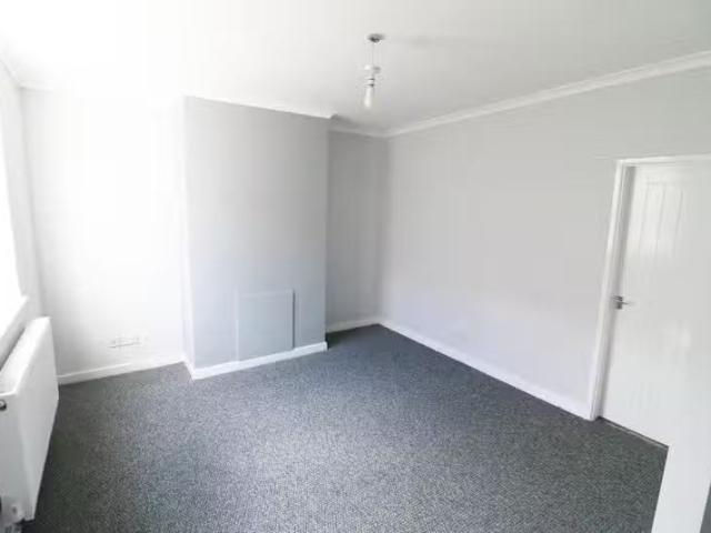 Just in! 1 BA 2 bedroom house for rent in Redbourne Street, Sp.
