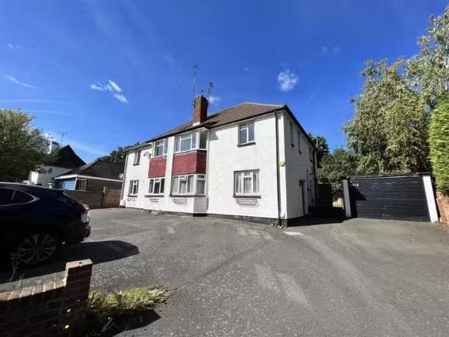 New 1 BA 2 bedroom maisonette for rent in The Drive, Orpington.