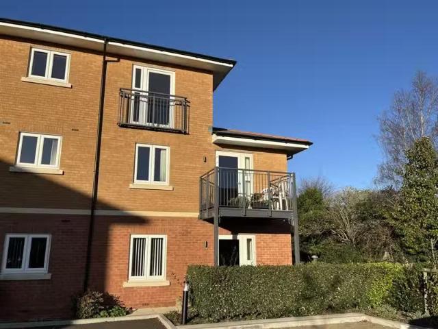 Nice 1 BA 2 bedroom retirement property for rent in Flood Lane.