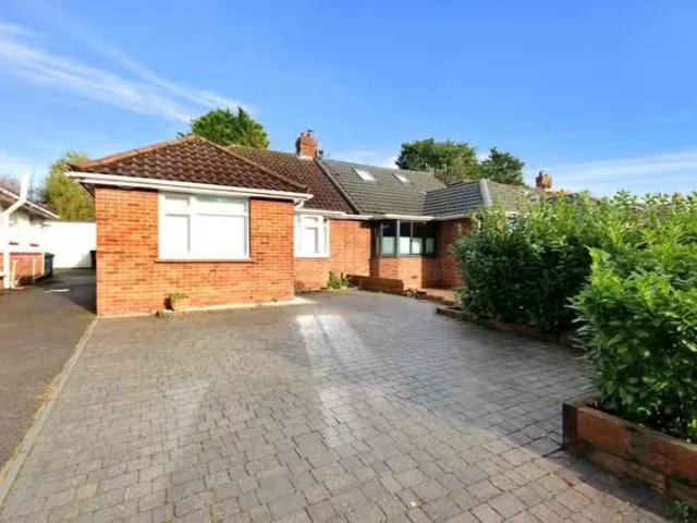 Cozy 1 BA 2 bedroom semi detached bungalow for rent in Valley.