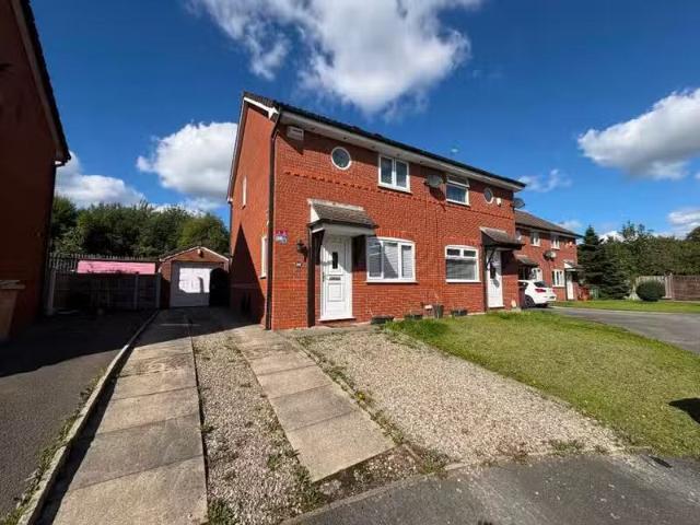 Cheap 1 BA 2 bedroom semi detached house for rent in Ashby Clo.