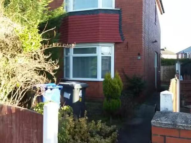 Deal! 1 BA 2 bedroom semi detached house for rent in Hill Top.