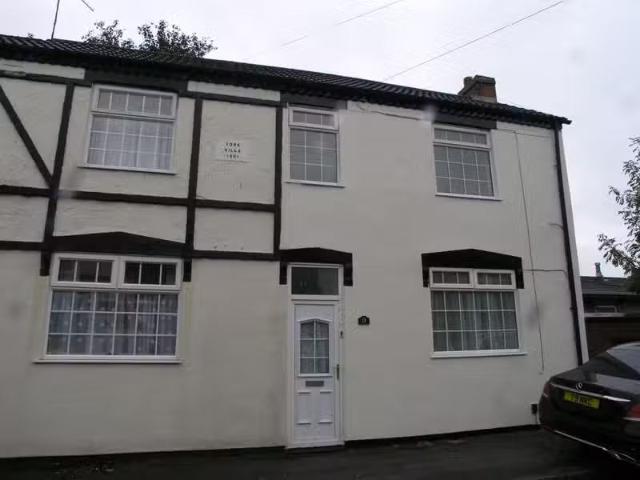 Charming 1 BA 2 bedroom semi detached house for rent in Victor.