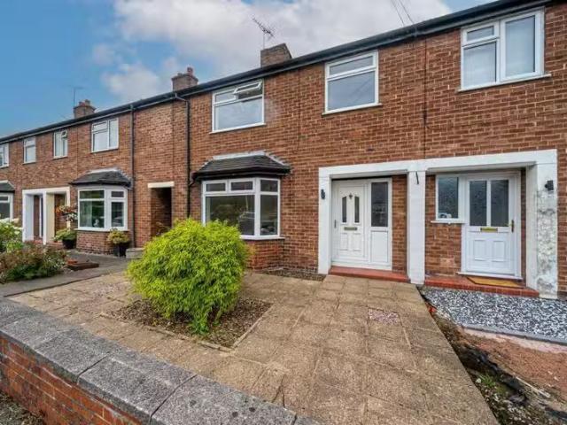 Unique 1 BA 3 bedroom terraced house for rent in Third Avenue.