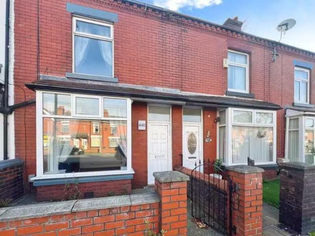 Charming 1 BA 3 bedroom terraced house for rent in Tonge Moor.