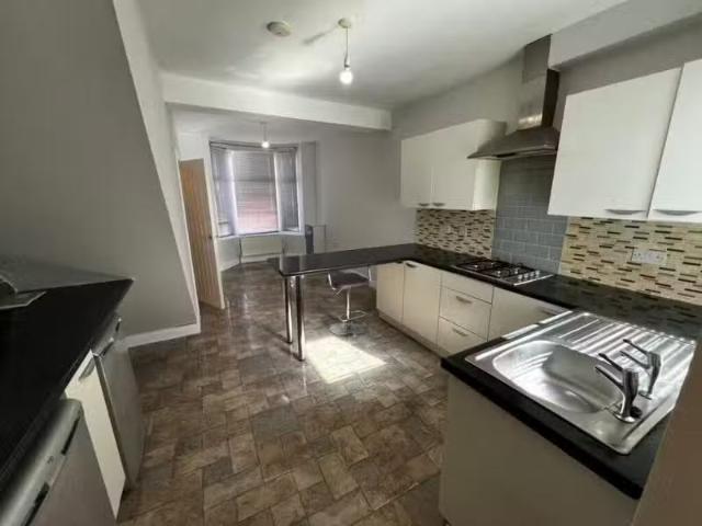 Cheap 1 BA 3 bedroom terraced house for rent in Webster Road.
