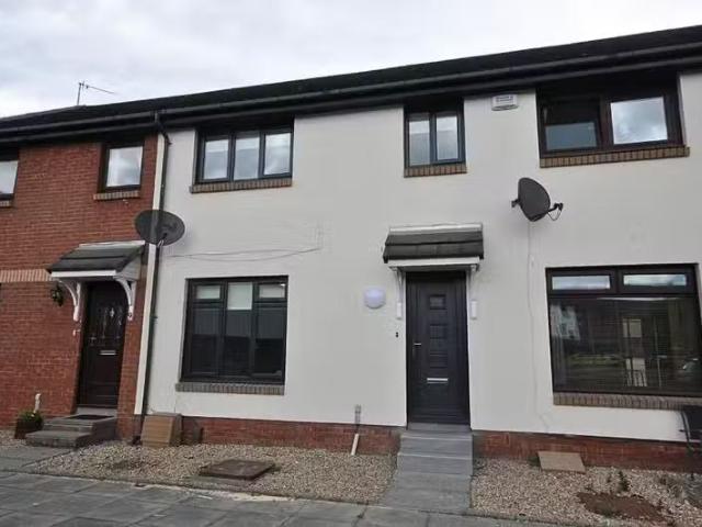 Charming 1 BA 3 bedroom terraced house for rent in York Place.