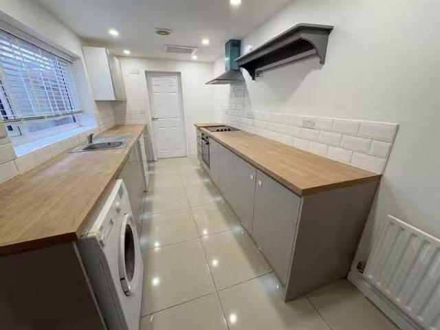 New 1 BA 3 bedroom terraced house for rent in Charles Street.
