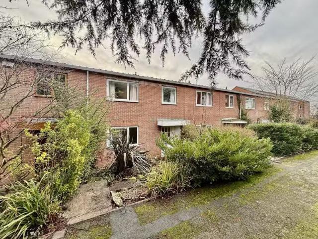 Nice 1 BA 3 bedroom terraced house for rent in Cloudwood Close.