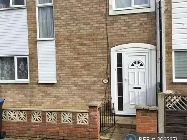 Cheap 1 BA 3 bedroom terraced house for rent in Gean Walk, Hat.