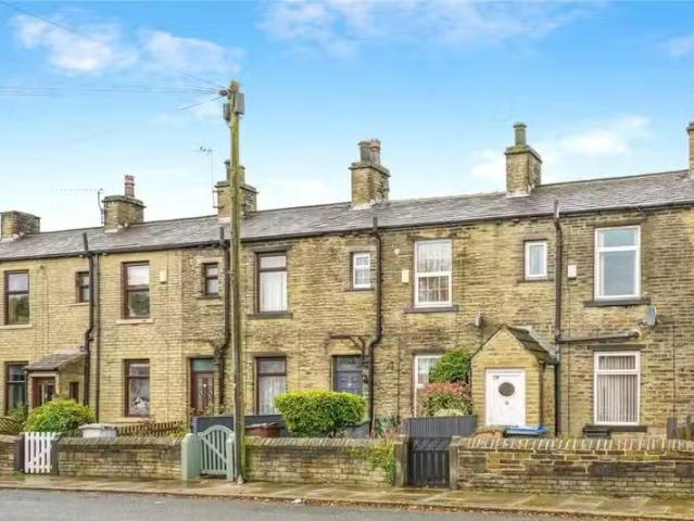 Cheap 1 BA 3 bedroom terraced house for rent in Griffe Road, W.