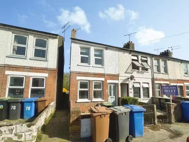 Unique 1 BA 3 bedroom terraced house for rent in Kingston Road.