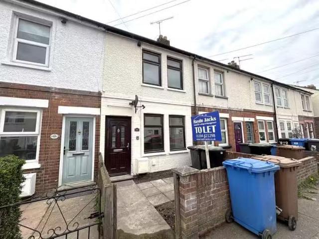 For Rent! 1 BA 3 bedroom terraced house for rent in Kingston R.