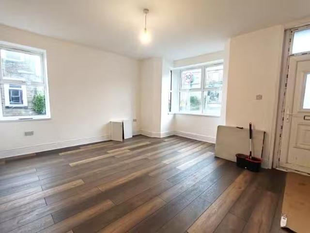 Rental! 1 BA 3 bedroom terraced house for rent in Padiham Road.
