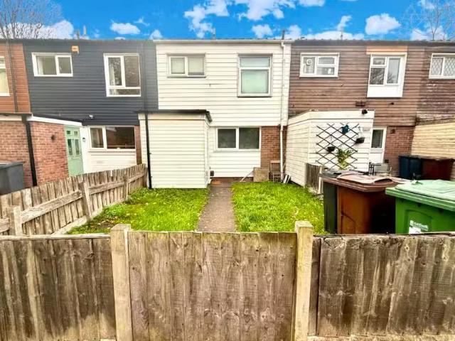 Nice 1 BA 3 bedroom terraced house for rent in Riley Drive, Sm.