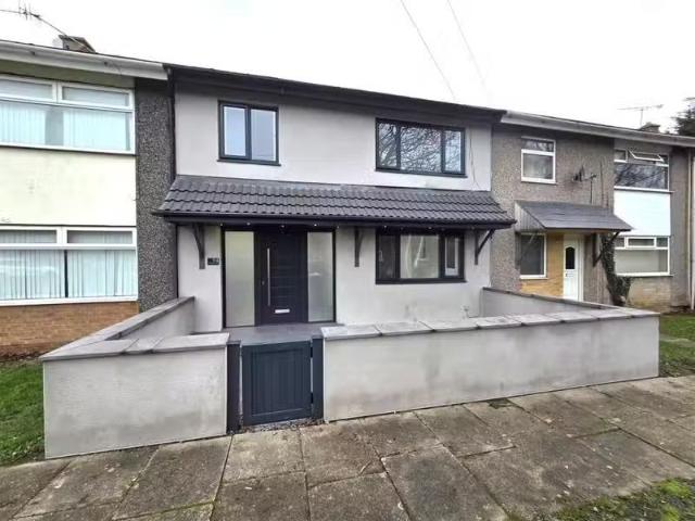 Cheap 1 BA 3 bedroom terraced house for rent in Stapleton Road.