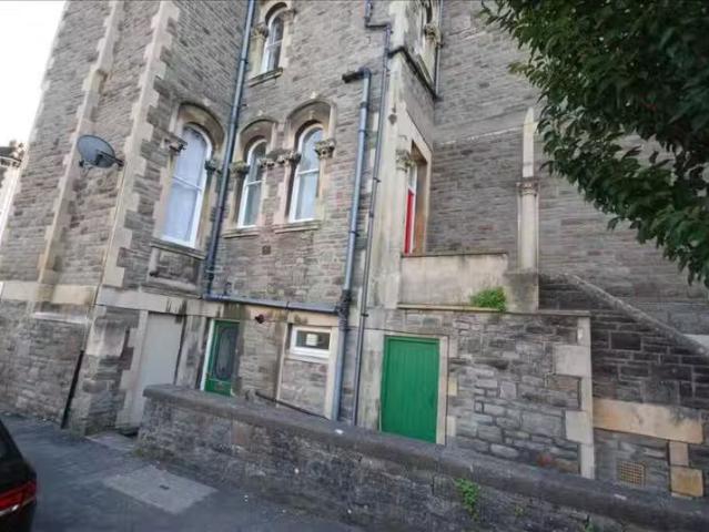 New 1 BA 3 bedroom apartment for rent in Garden Flat, Waverley.