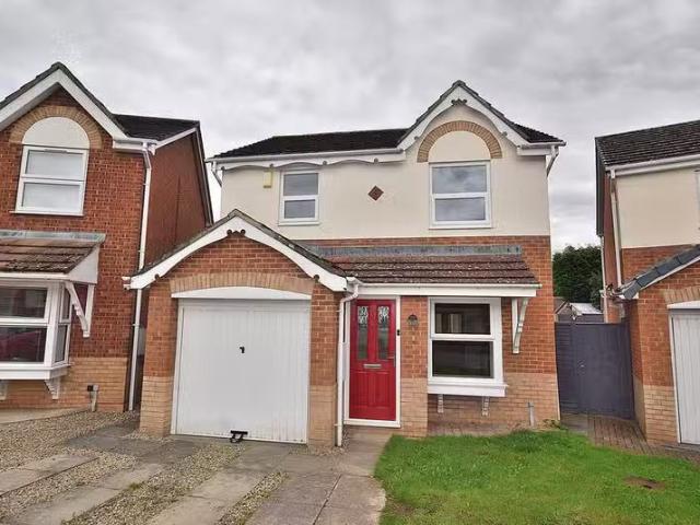 Rental! 1 BA 3 bedroom detached house for rent in Bennions Way.