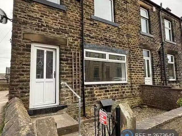 Charming 1 BA 3 bedroom end of terrace house for rent in Wroe.