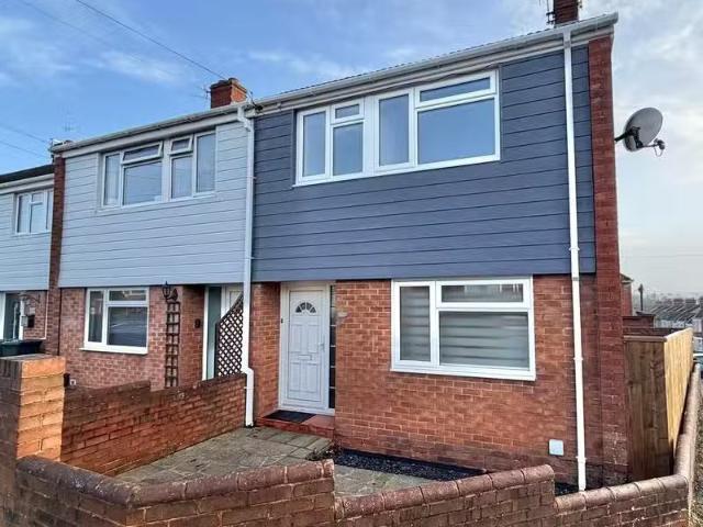 Deal! 1 BA 3 bedroom end of terrace house for rent in Cowick L.
