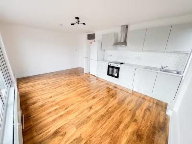 Deal! 1 BA 3 bedroom flat for rent in Crescent West, Barnet, EN4