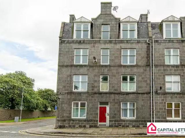 Just in! 1 BA 3 bedroom flat for rent in Park Road, Old Aberde.