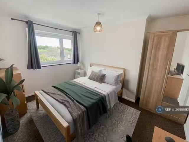 New 1 BA 3 bedroom flat for rent in Woodbird Close, Colchester.