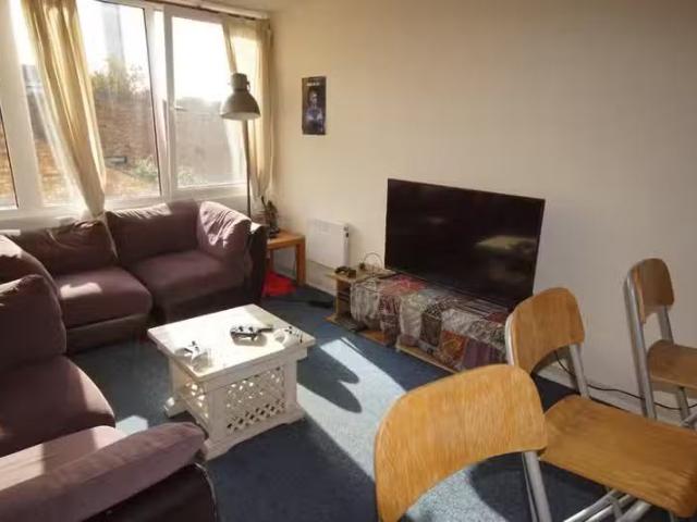 New 1 BA 3 bedroom flat for rent in 269 High Kingsdown, Cotham.