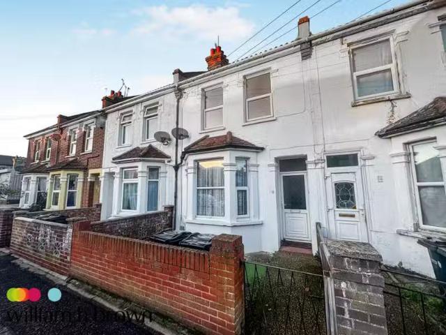 Cozy 1 BA 3 bedroom house for rent in Crossfield Road, CLACTON.