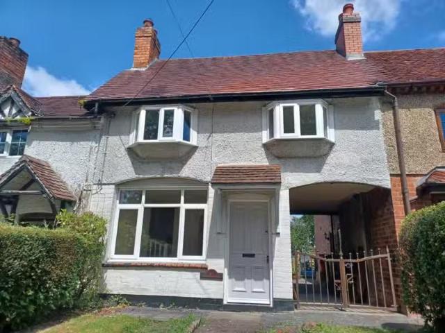 Nice 1 BA 3 bedroom house for rent in Old Warwick Road, Lapwor.