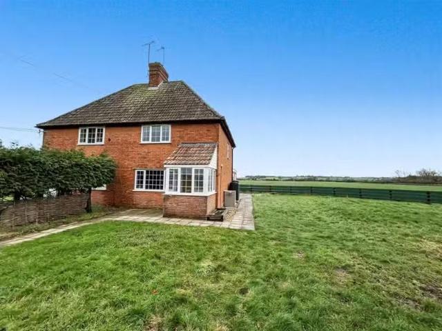 Cheap 1 BA 3 bedroom house for rent in Stalbridge, Dorset, DT10