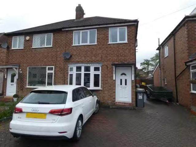 Deal! 1 BA 3 bedroom semi detached house for rent in Middleton.
