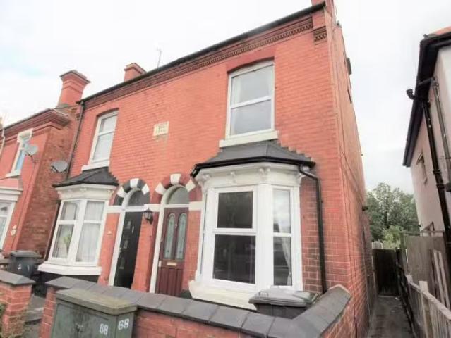 Cheap 1 BA 3 bedroom semi detached house for rent in Offmore R.