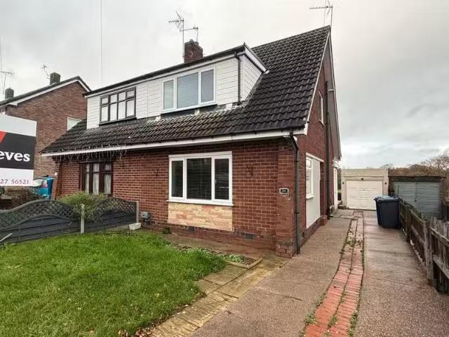 Rental! 1 BA 3 bedroom semi detached house for rent in Orchard.